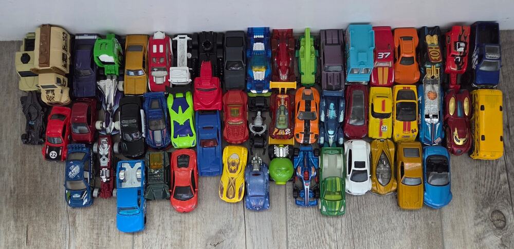 Lot of 52 Vintage & Modern Toy Cars: Hot Wheels, Matchbox & Tonka Mixed
